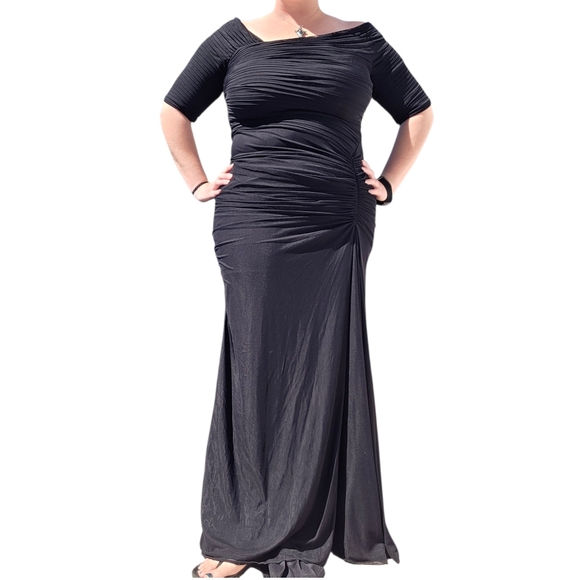 Tadashi Shoji Dresses & Skirts - Tadashi Shoji Gown- XXL